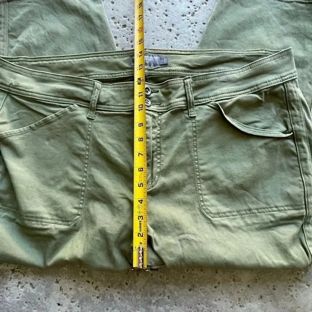 Torrid Olive Green Cropped Stretch Comfort Pants - Size 24 - Picture 10 of 14